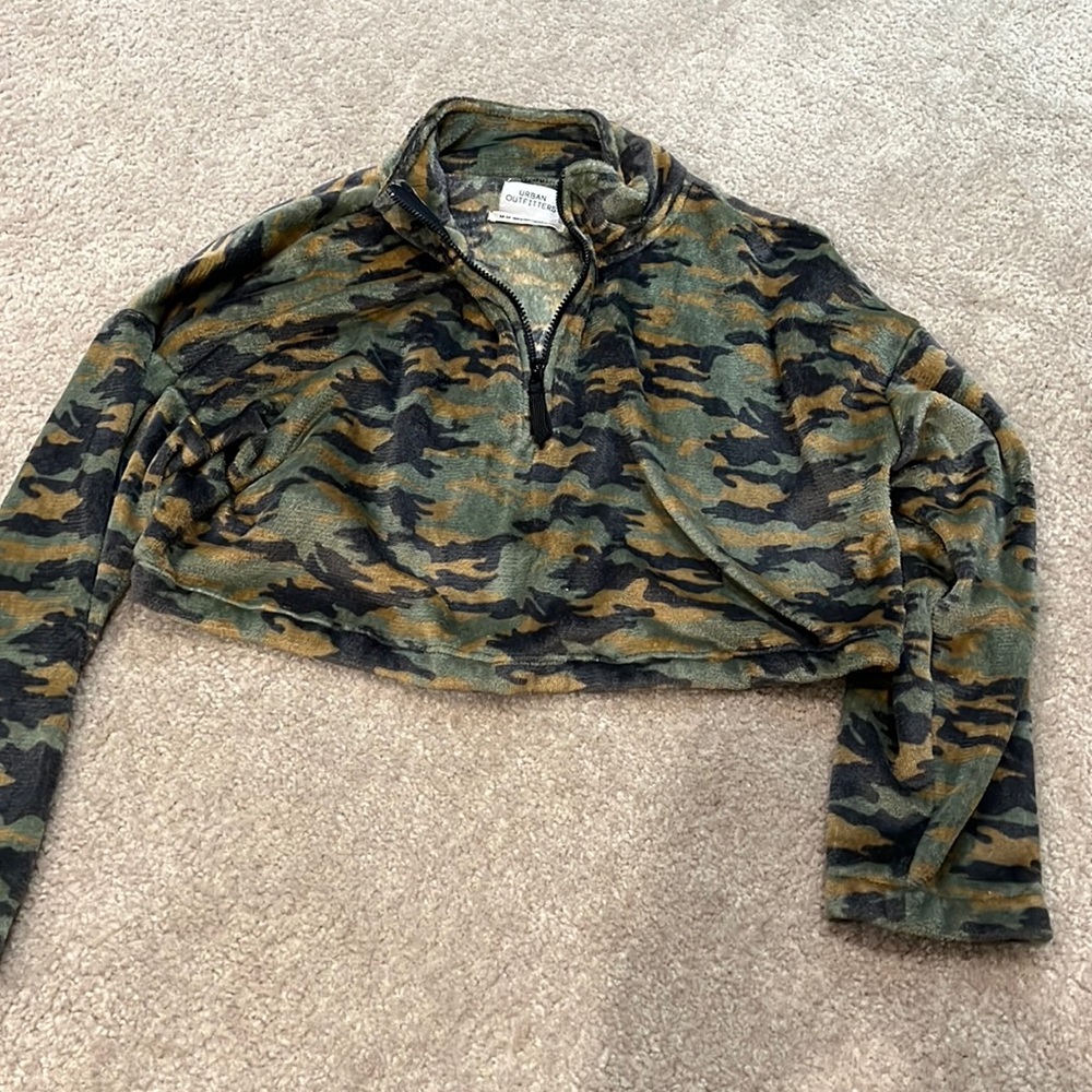 Camouflage, cropped jacket with adjustable waistband